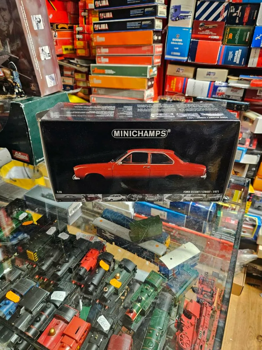 Corgi Minichamps Ford Escort MKI 1.18