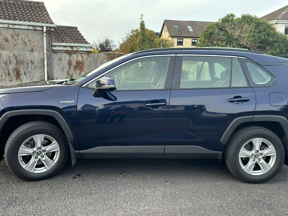 Toyota RAV4 2021 - Image 2