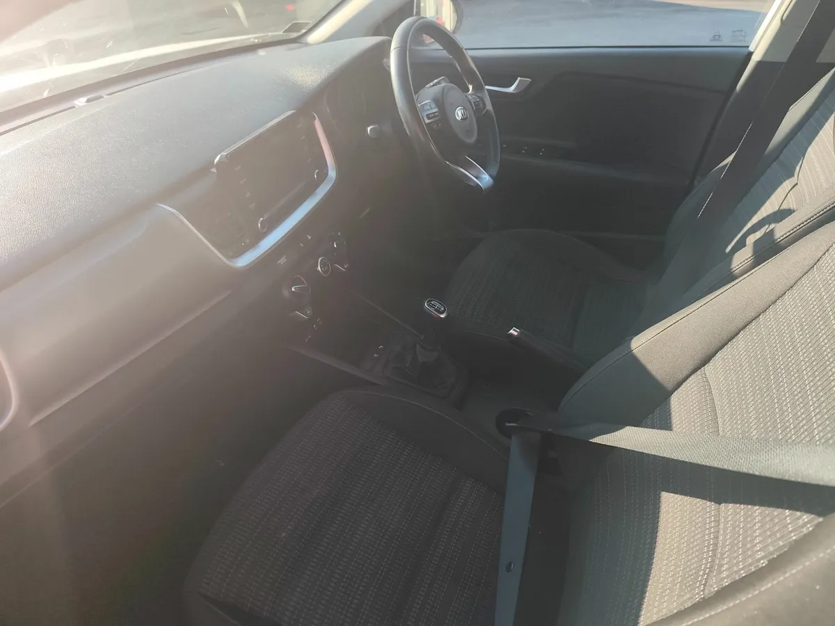 2019 kia stonic - Image 4