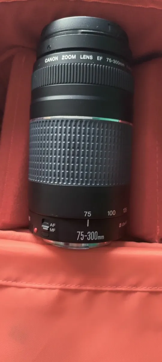 Canon eos 1300 - Image 2