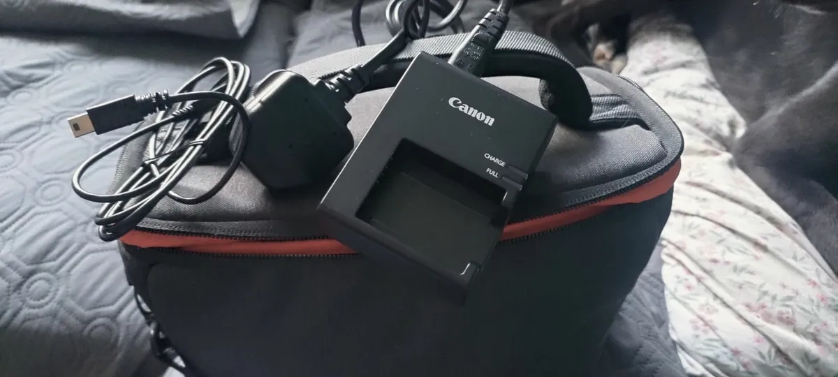 Canon eos 1300 - Image 4