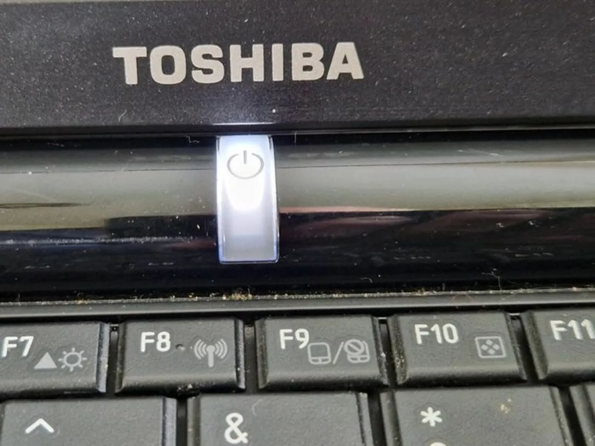 Toshiba NB200-10G 10" Laptop, 2GB Ram, 150GB HDD - Image 4