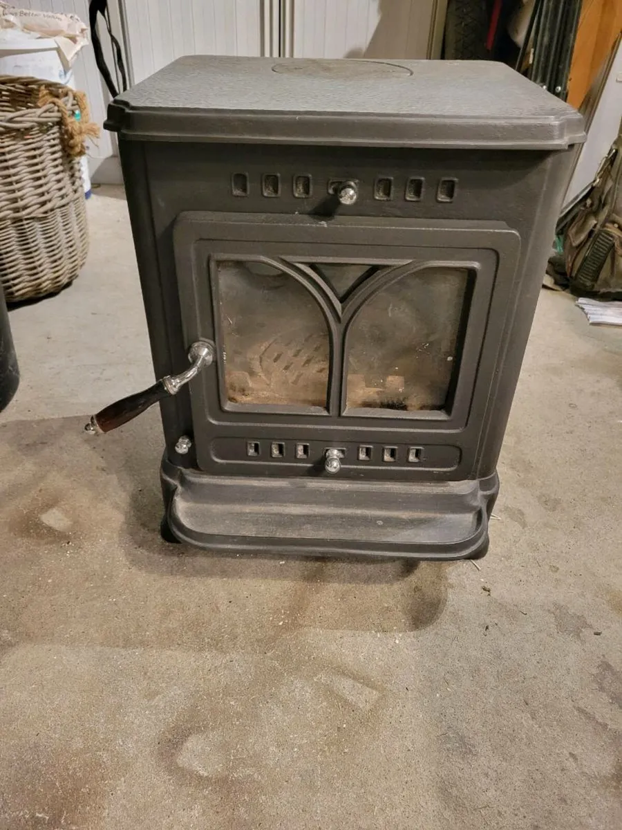 Wood stove - Image 1