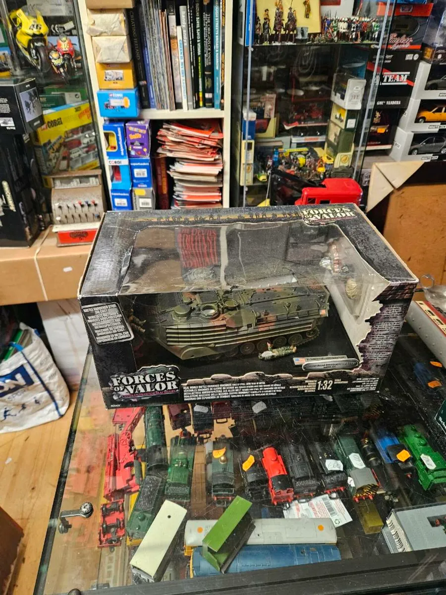 Corgi Forces of Valor US Marine Assault Vehicle - Image 1