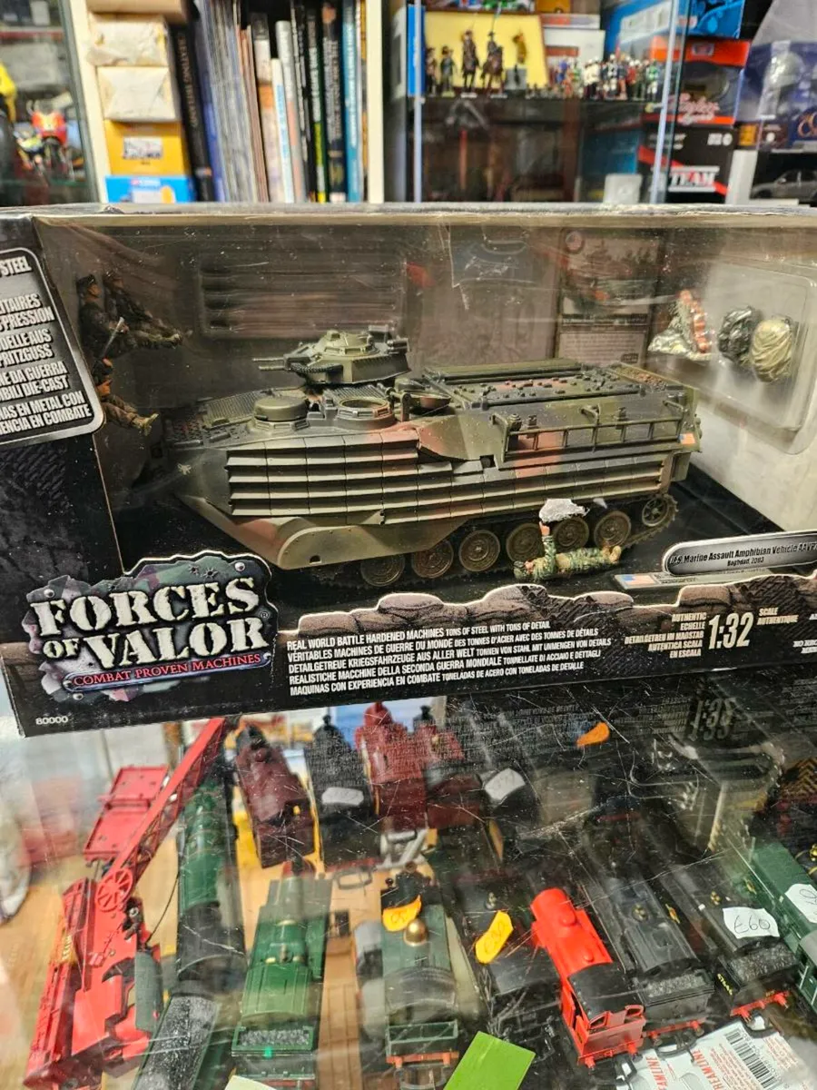 Corgi Forces of Valor US Marine Assault Vehicle - Image 2