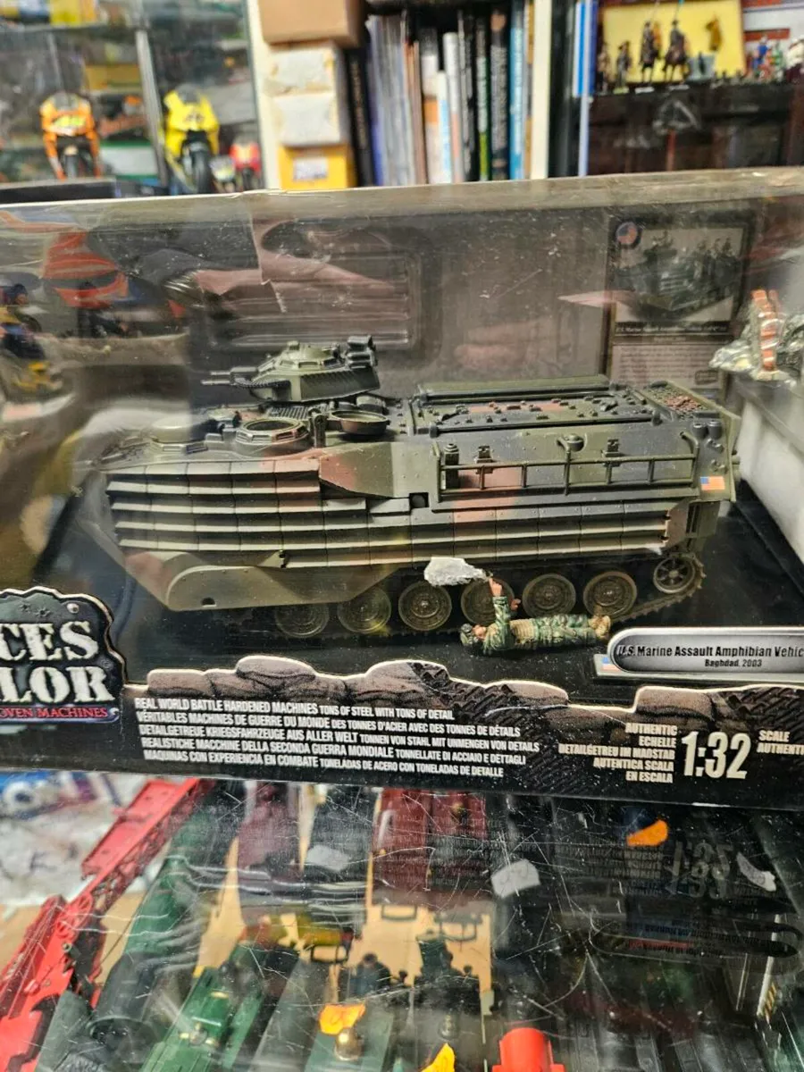 Corgi Forces of Valor US Marine Assault Vehicle - Image 3