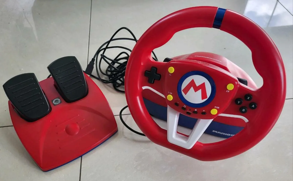 Nintendo Switch Steering wheel and pedals