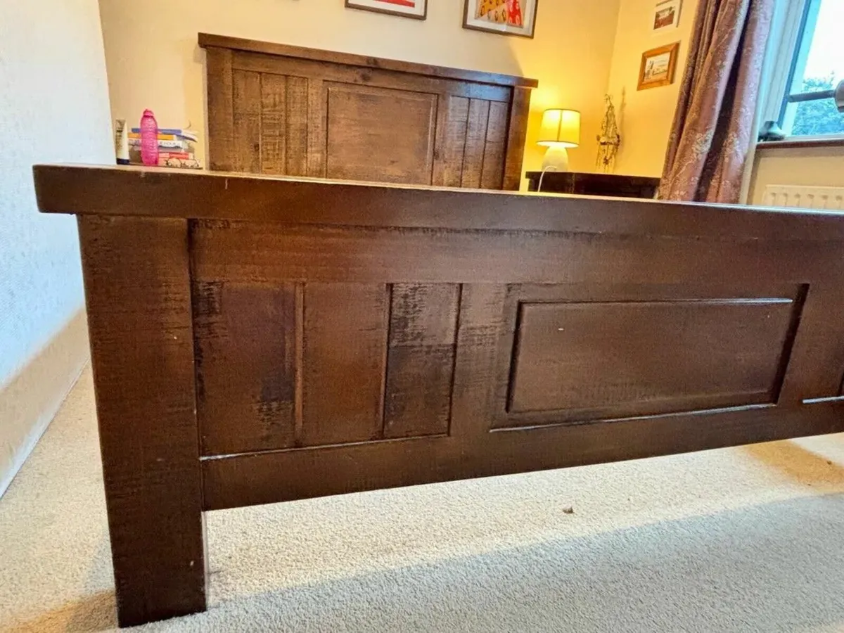 King size (5ft) Walnut Gloss Wood Bed - Image 3
