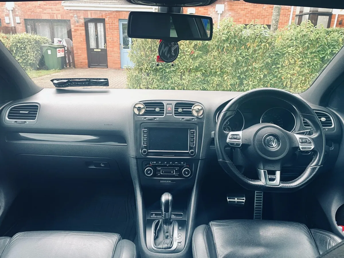 VW GOLF GTD BLACK AUTOMATIC - Image 3