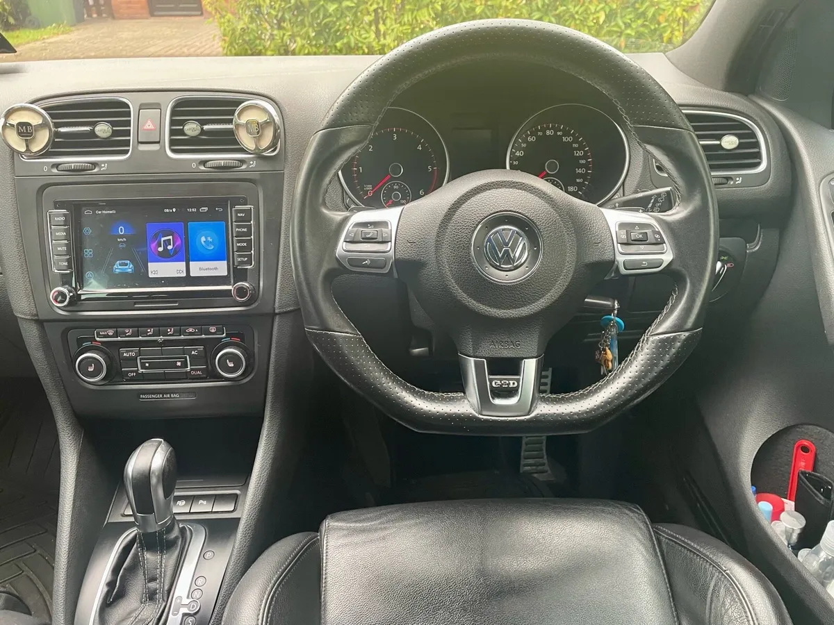 VW GOLF GTD BLACK AUTOMATIC - Image 4