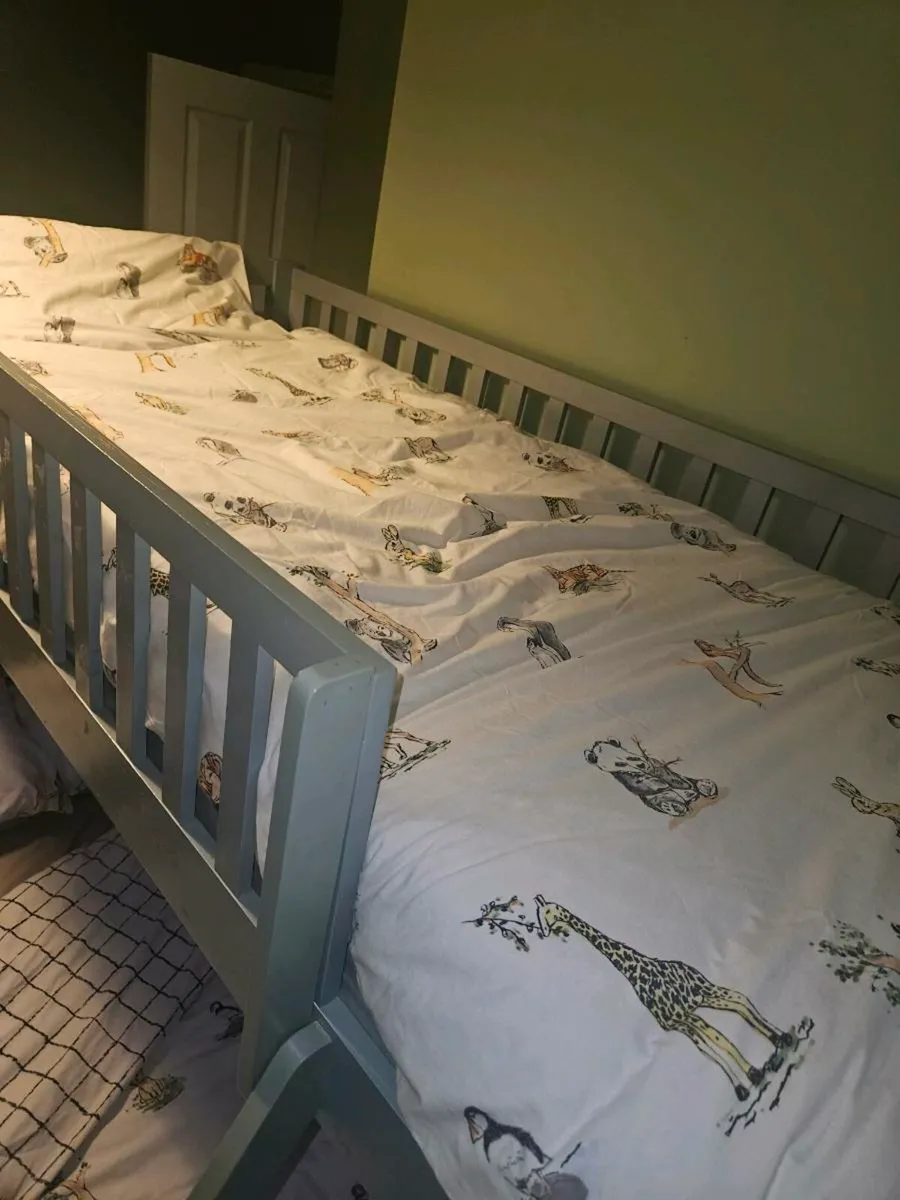 Triple bunk bed - Image 2