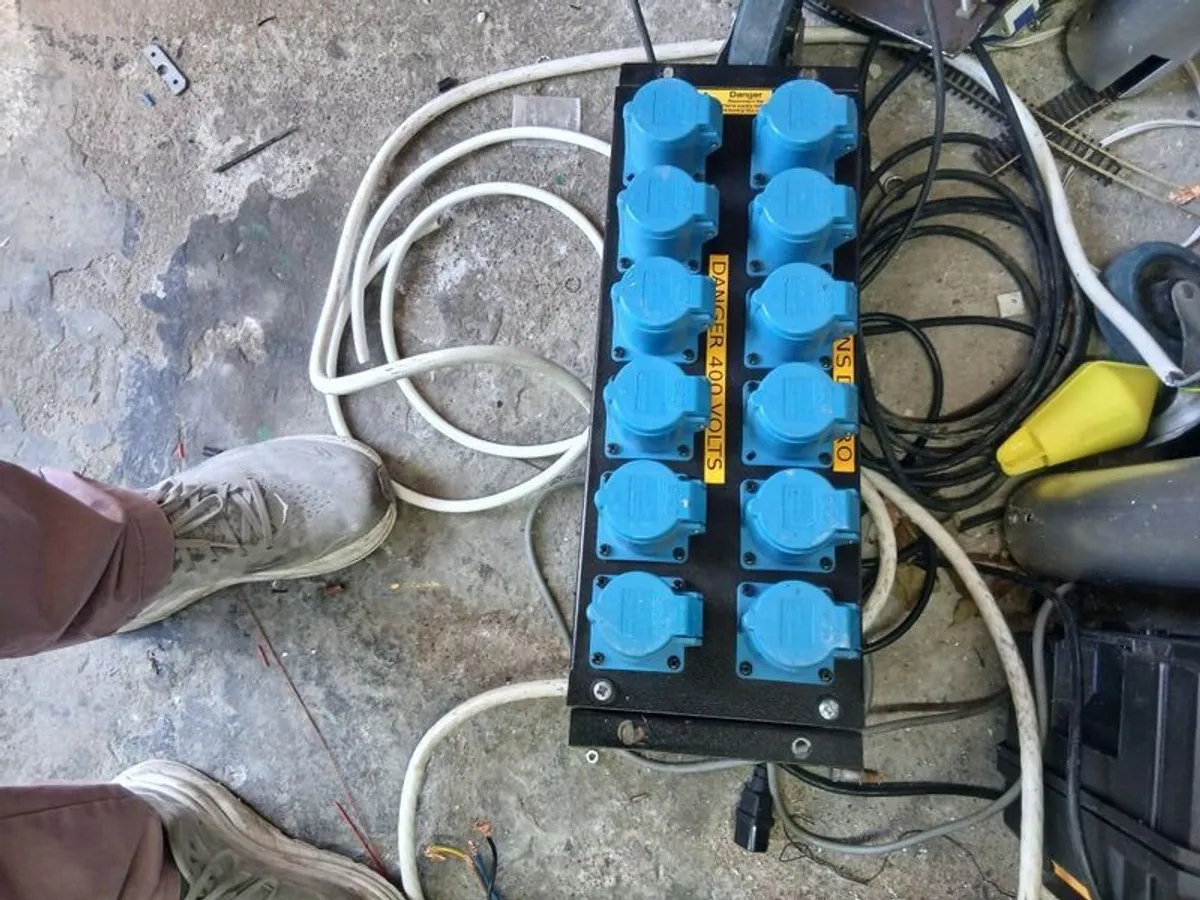 16 amp distribution sockets in a panal - Image 2