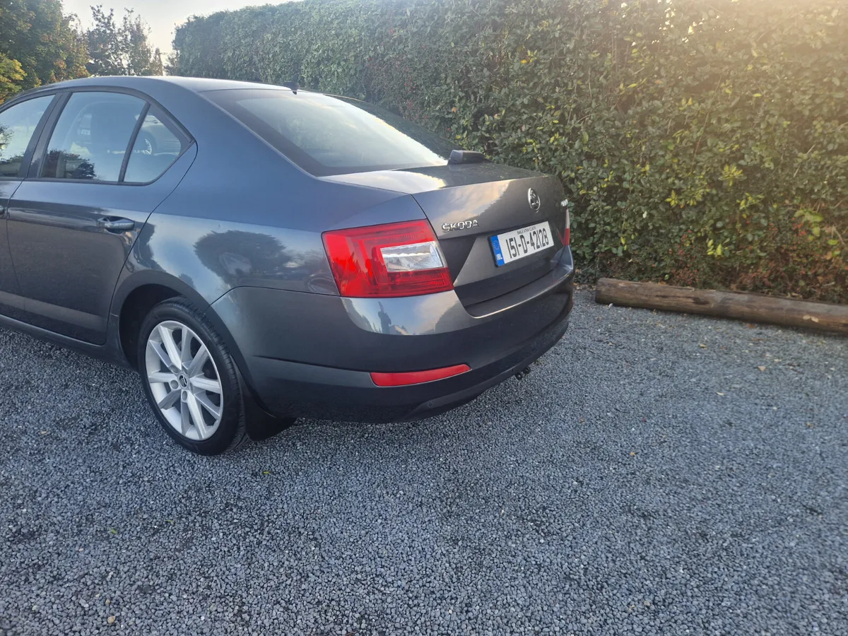 Skoda Octavia AUTOMATIC 2015 - Image 3