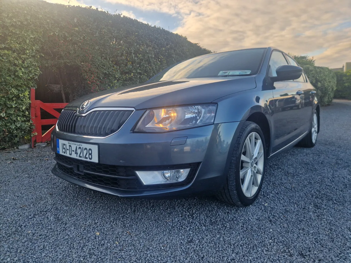 Skoda Octavia AUTOMATIC 2015 - Image 2