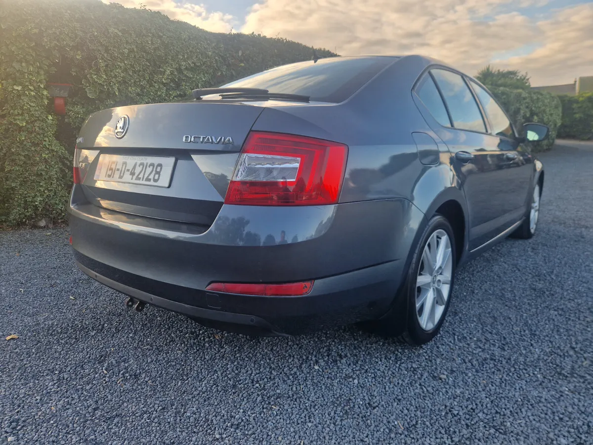 Skoda Octavia AUTOMATIC 2015 - Image 4