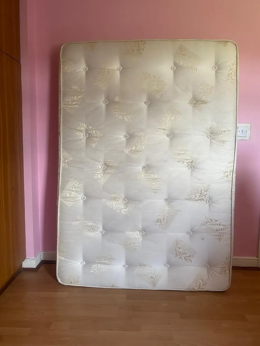 Double bed mattress - Image 1