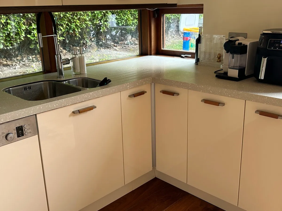Kube Kitchen with Neff appliances - Image 4