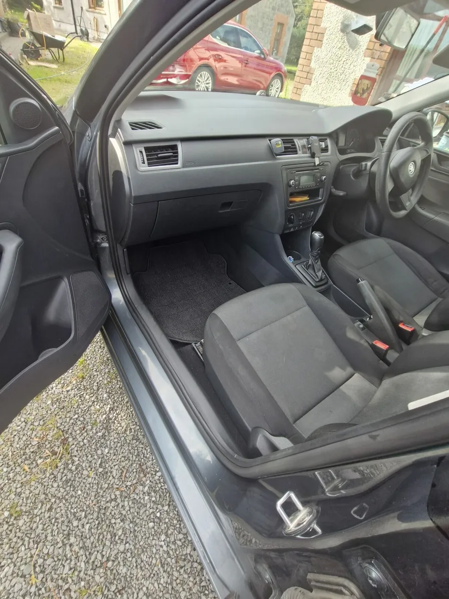 Skoda rapid 1.6tdi auto - Image 4