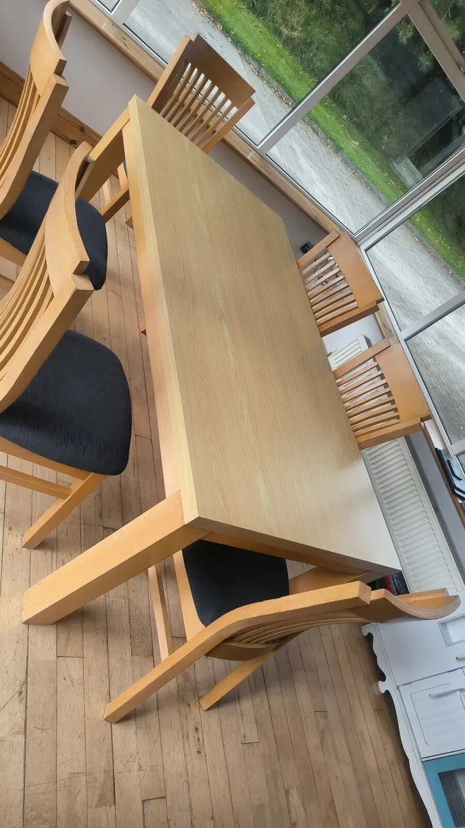 Table and chairs - Image 3