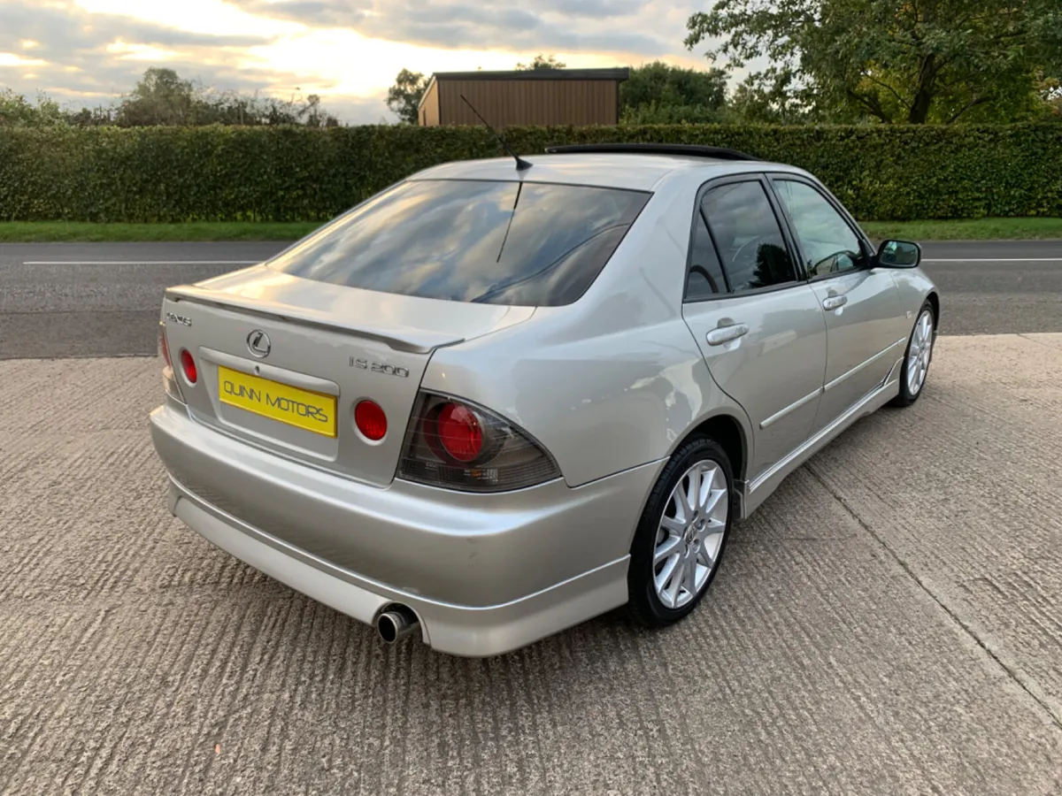 2004 LEXUS IS200 SPORT | LSD | SUNROOF - Image 3