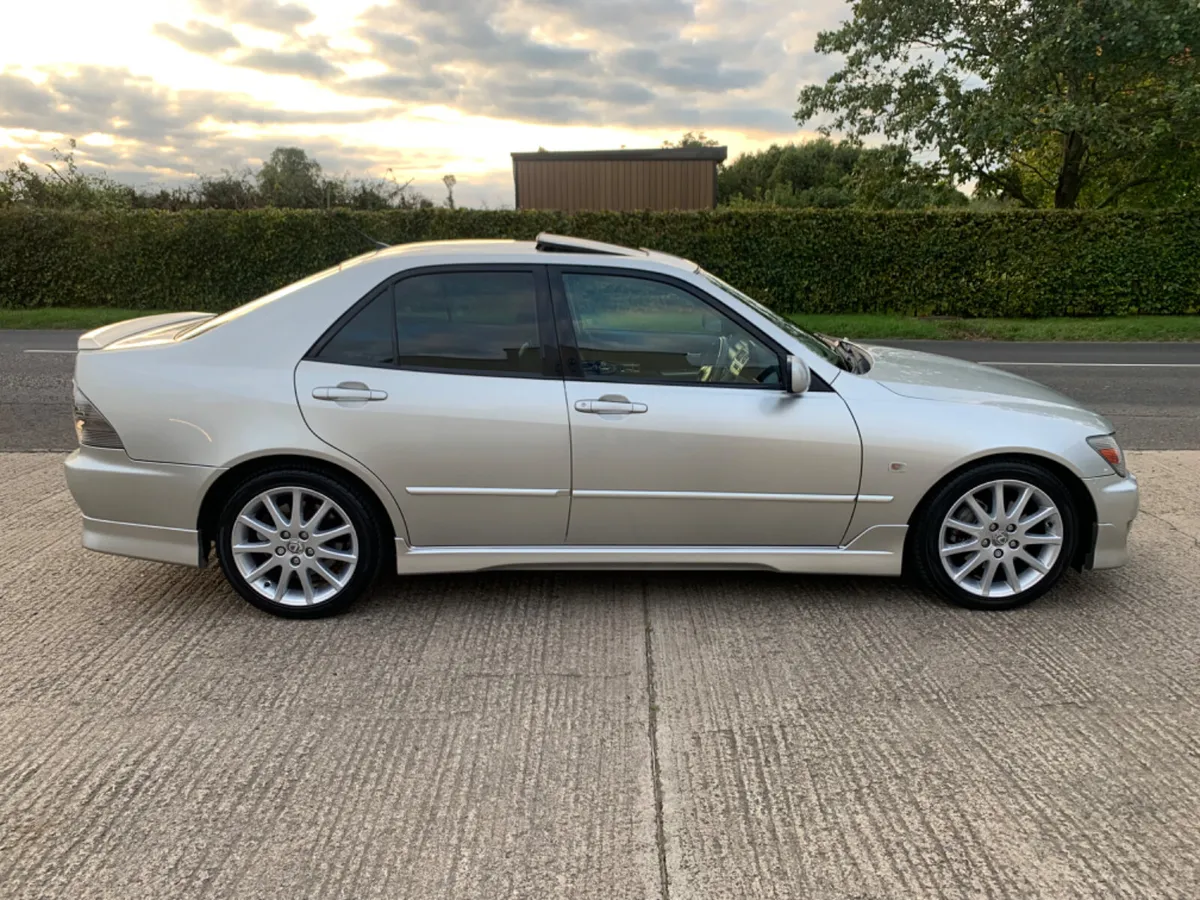 2004 LEXUS IS200 SPORT | LSD | SUNROOF - Image 2