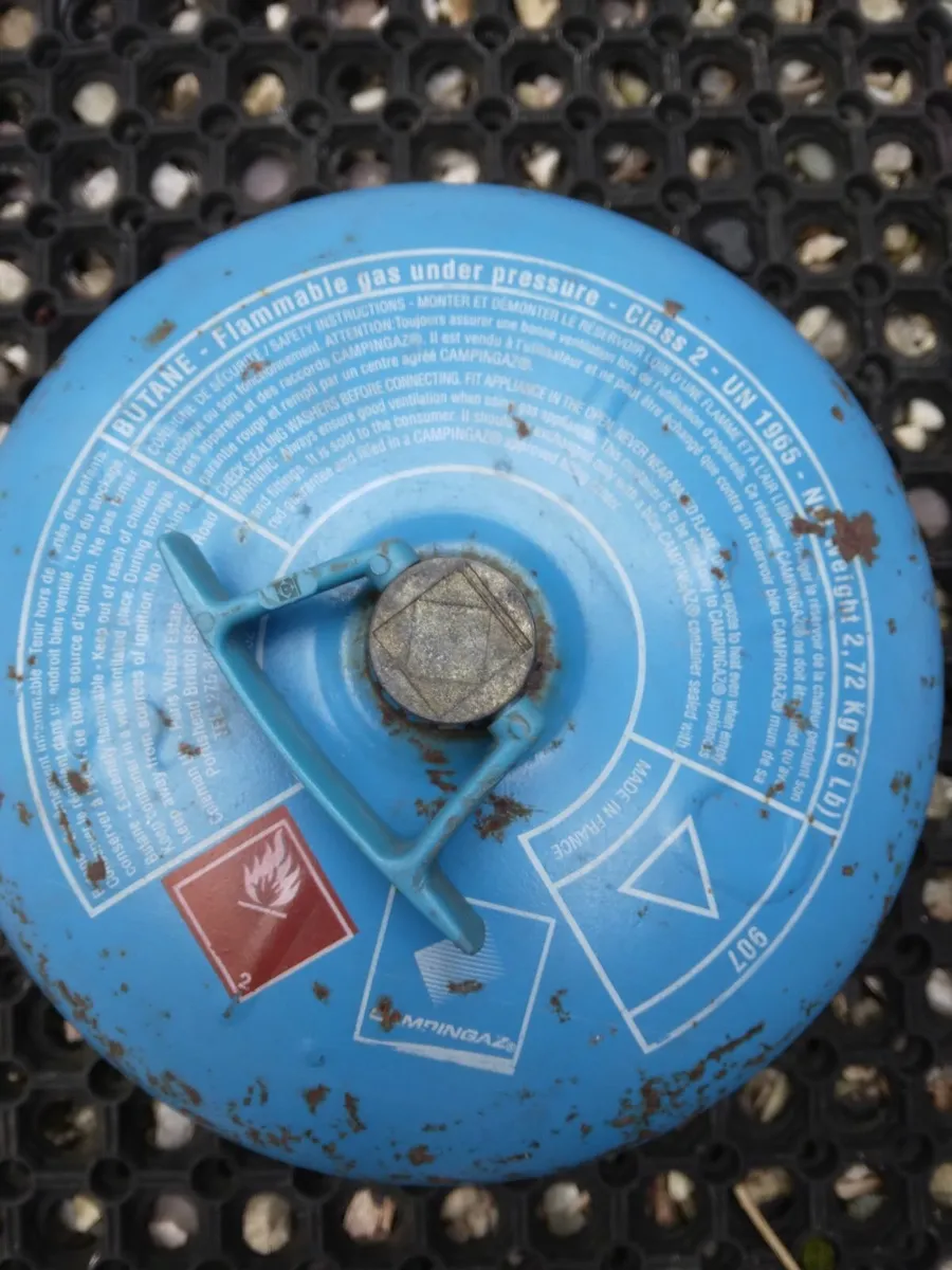Butane gas cylinder - Image 2