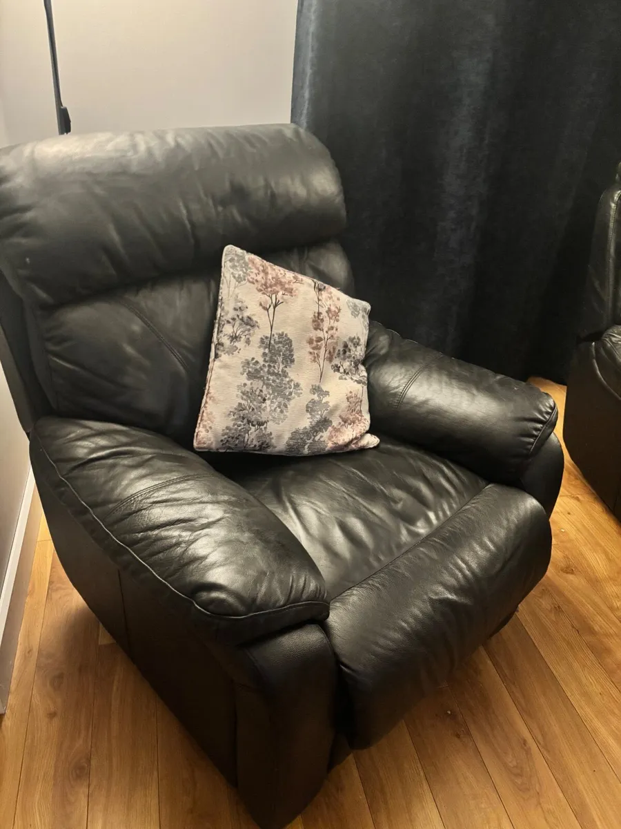 Sofa plus two arm chairs - Image 2