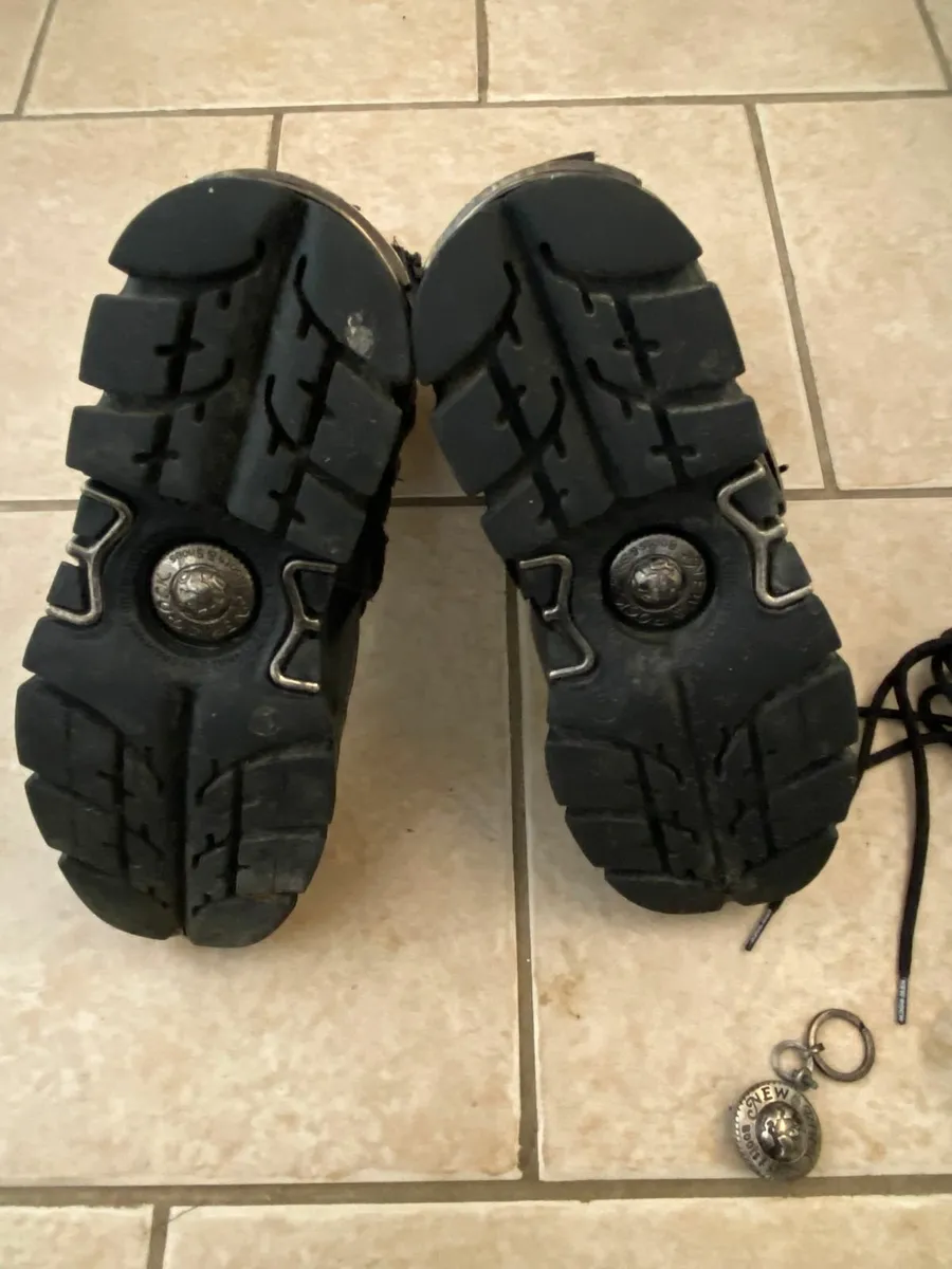 New Rock Metallic Boots Size 7.5 - Image 2