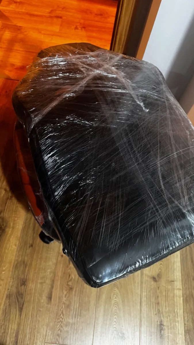 Office/desk chair - Image 4