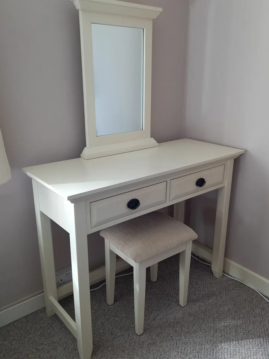 Dressing table