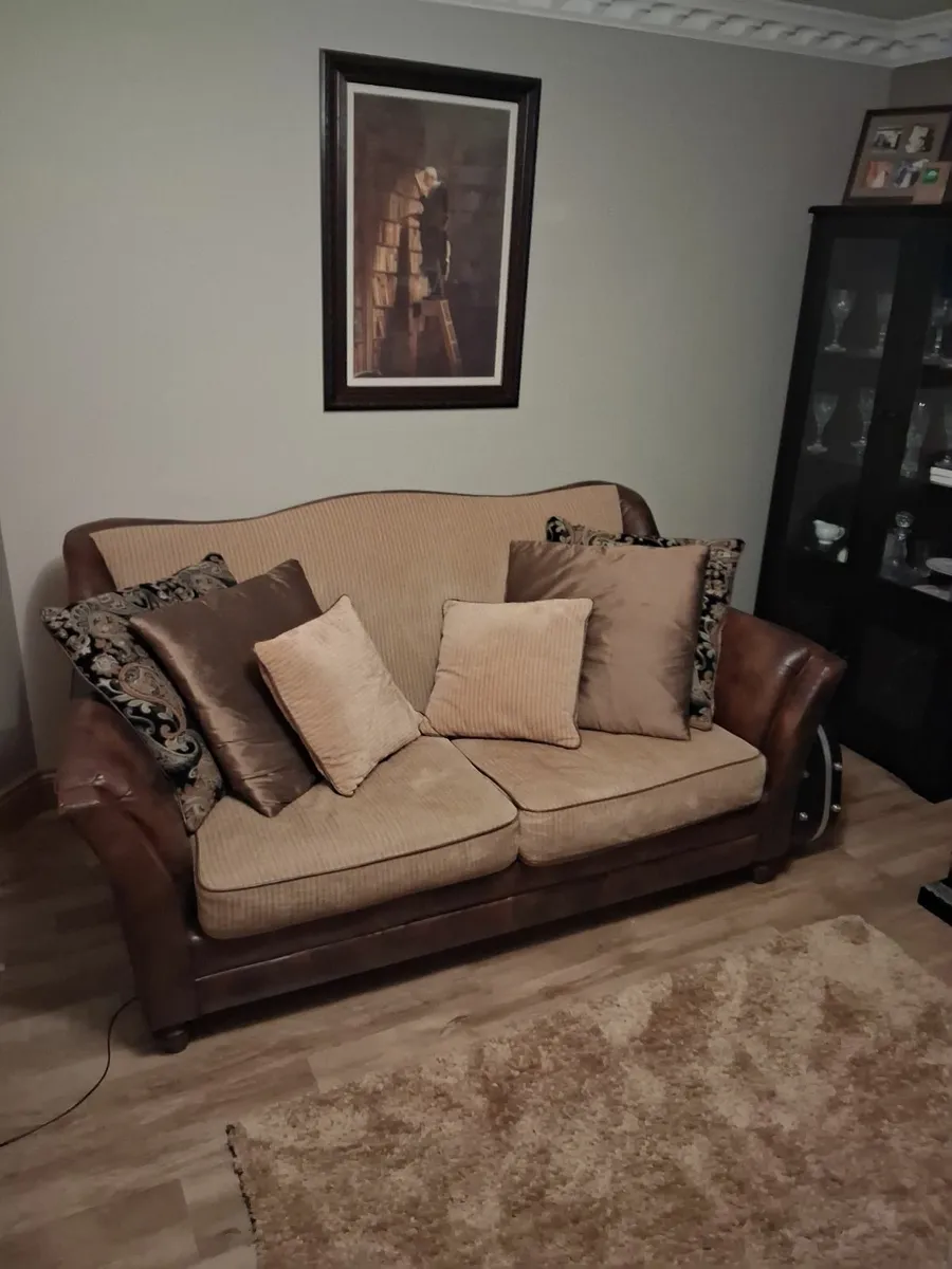 Suite of furniture - Image 2