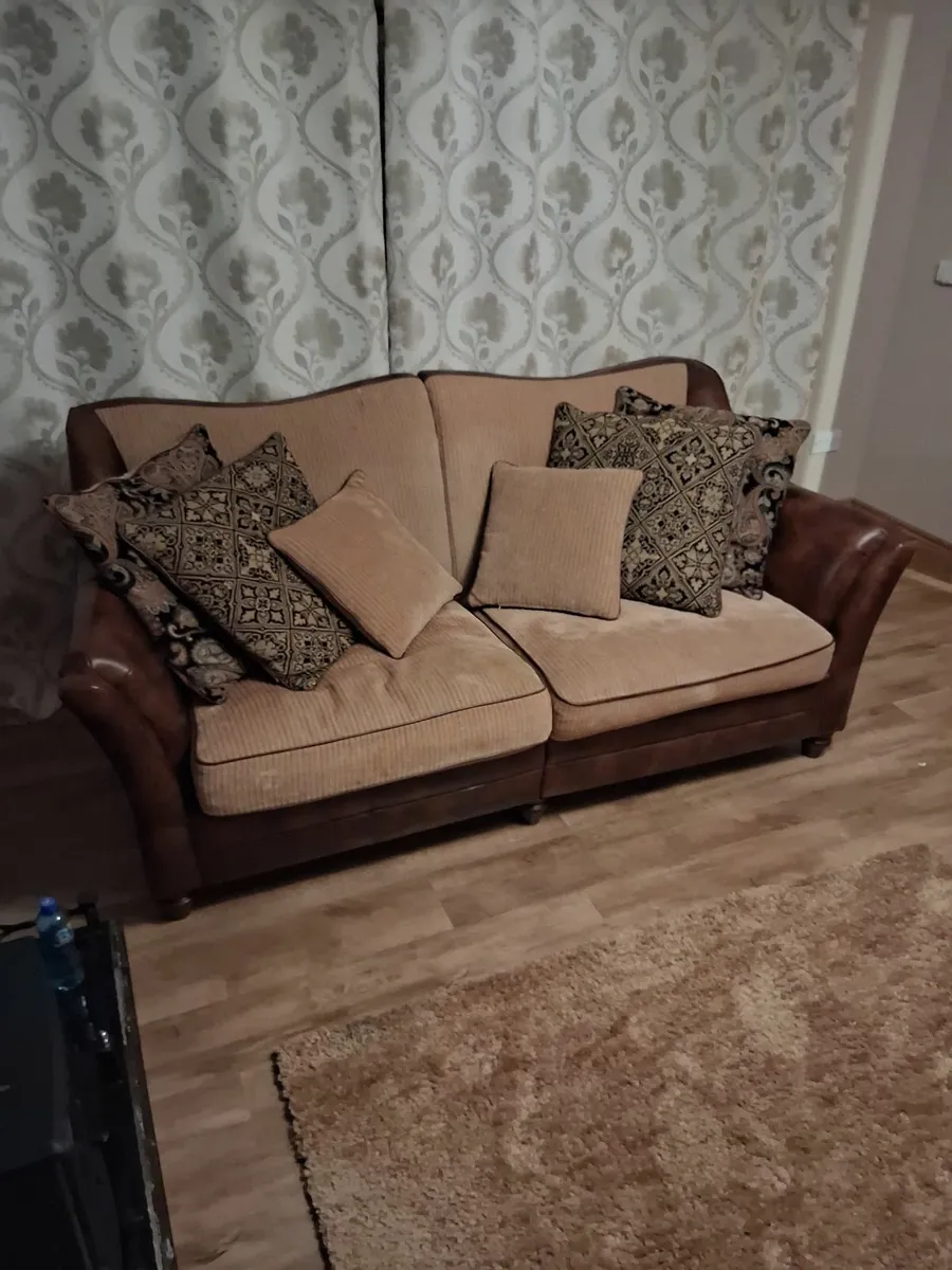 Suite of furniture - Image 3