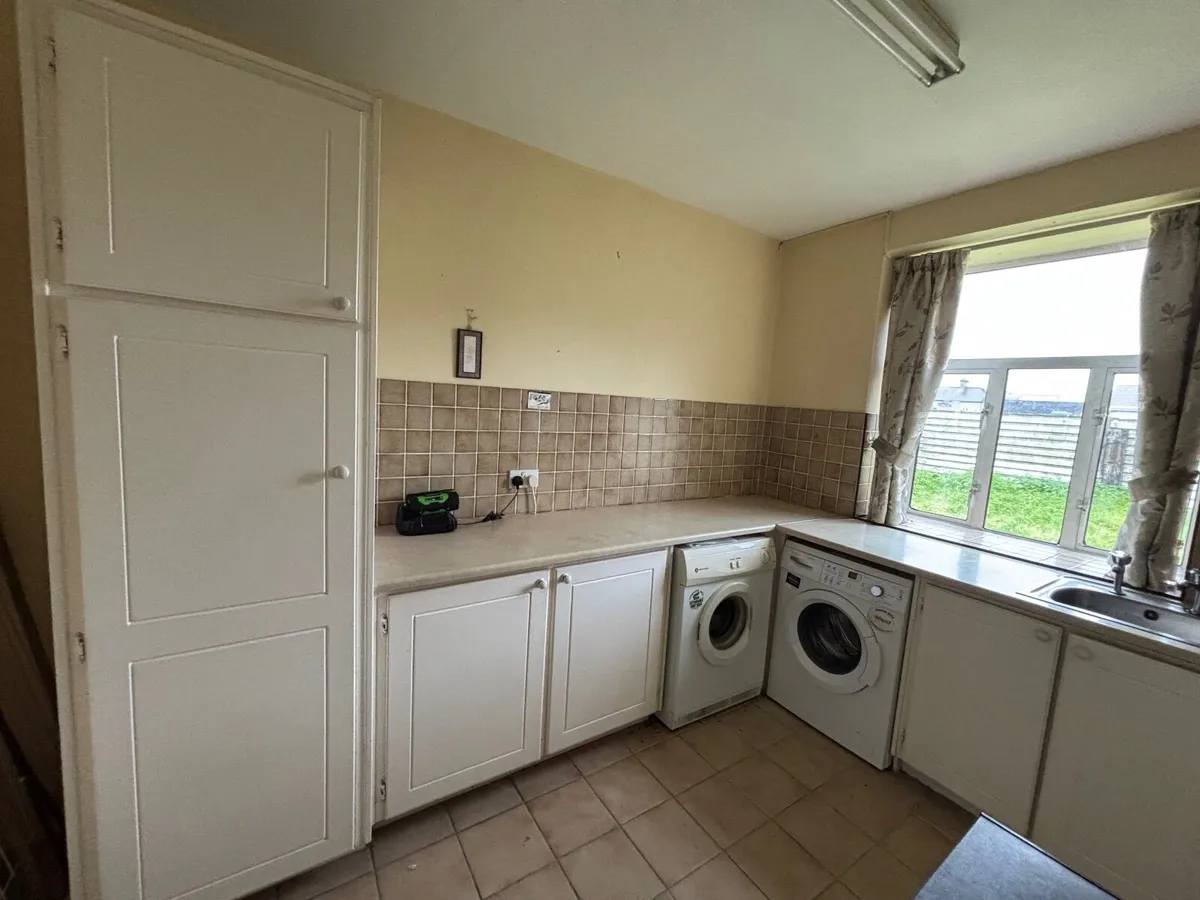 Kitchen Units and Appliances - Image 1