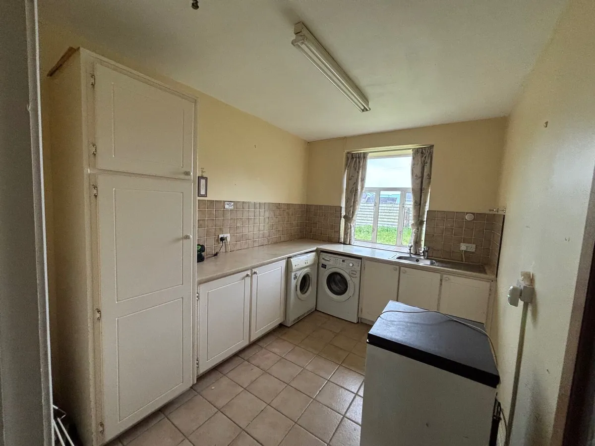 Kitchen Units and Appliances - Image 2