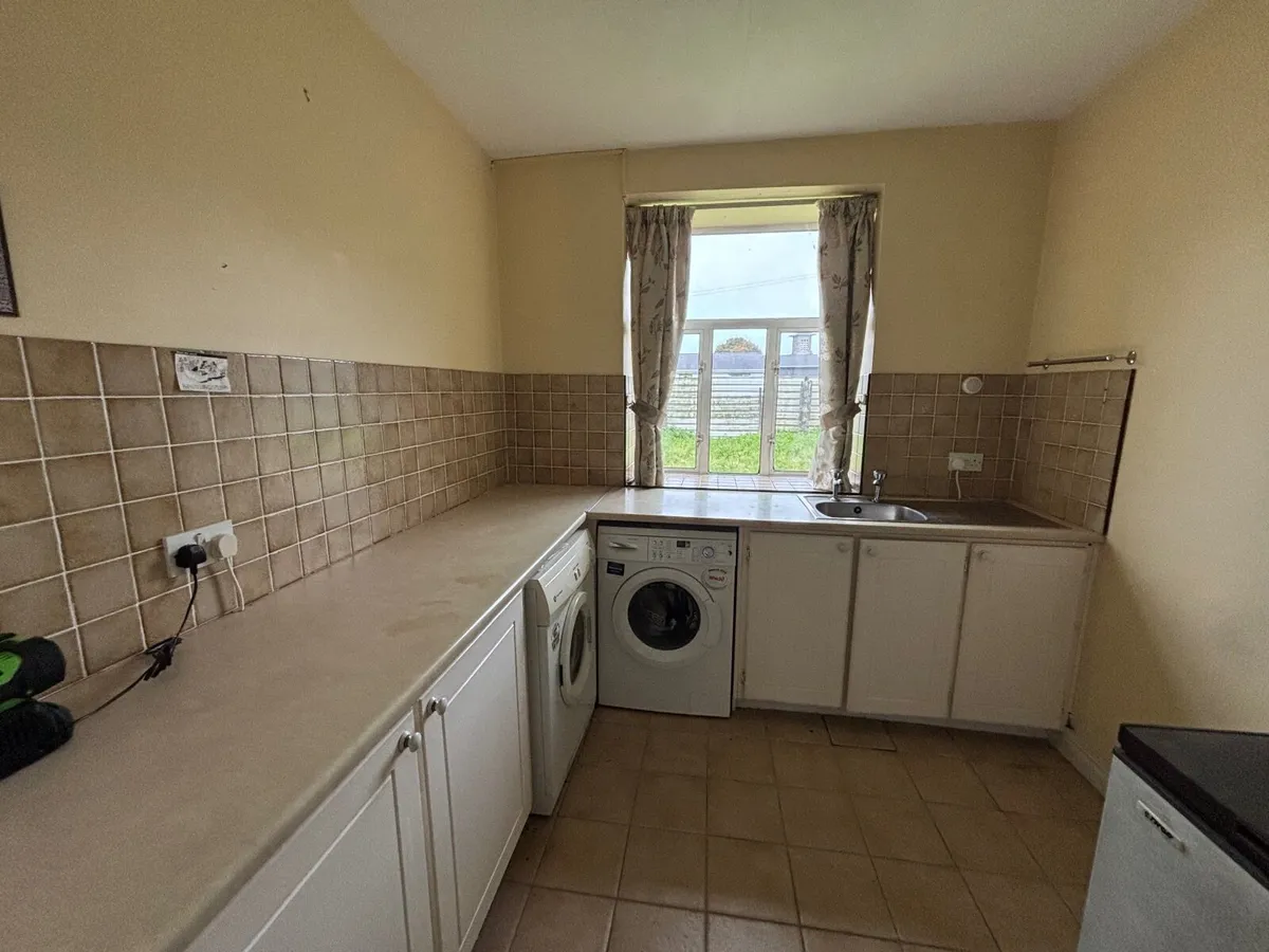 Kitchen Units and Appliances - Image 3