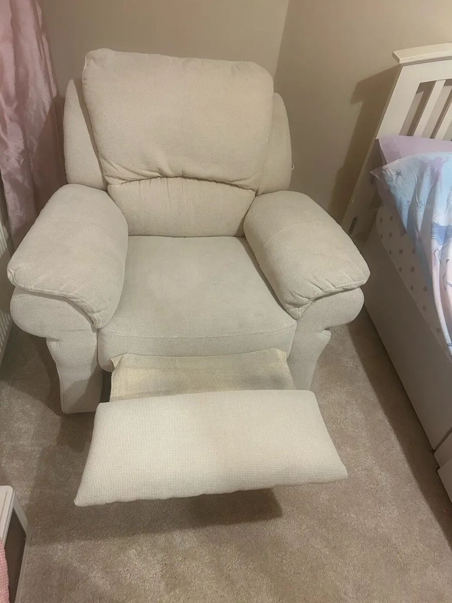 Cream electric recliner armchair - Image 2