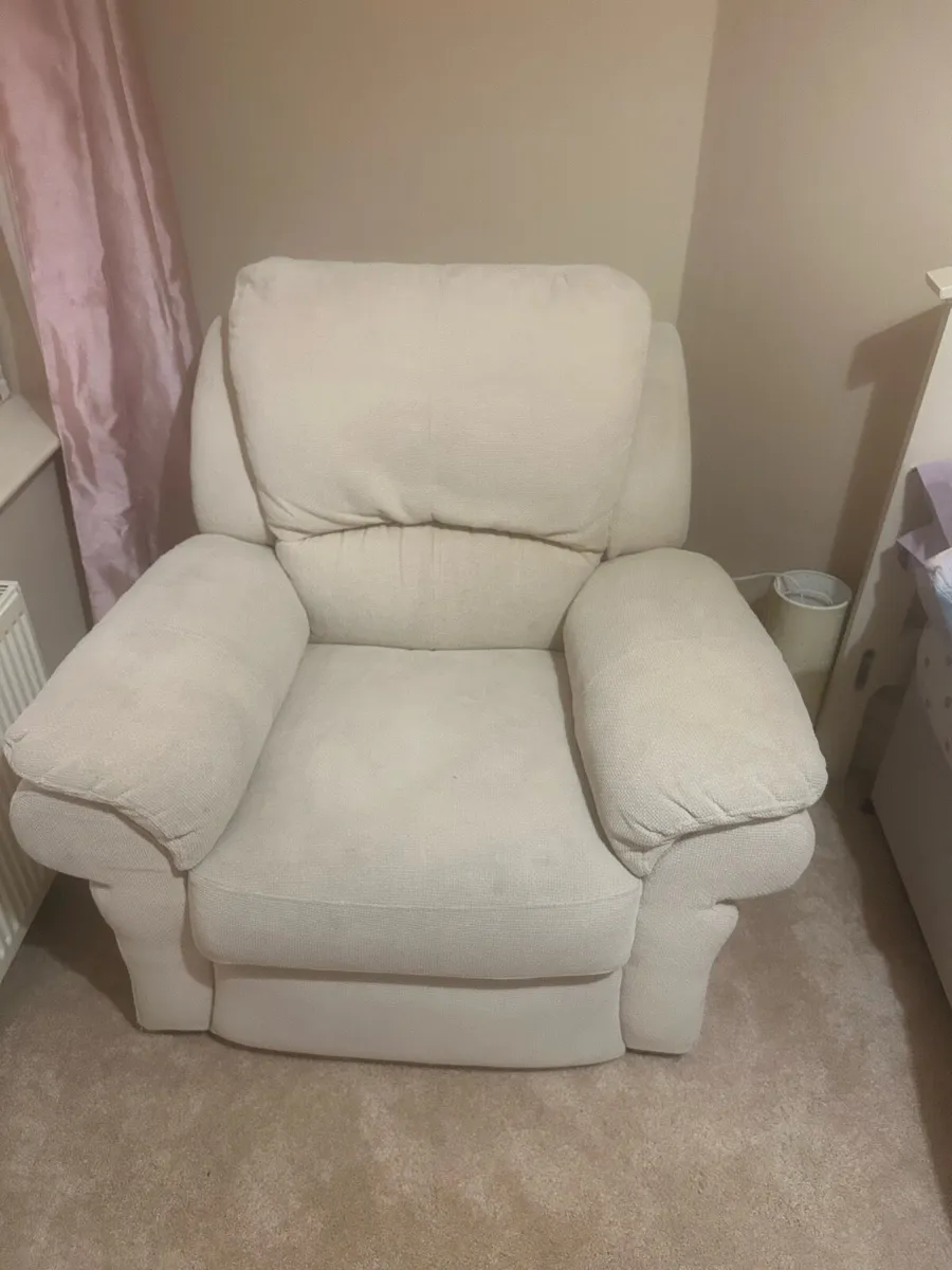 Cream electric recliner armchair - Image 3
