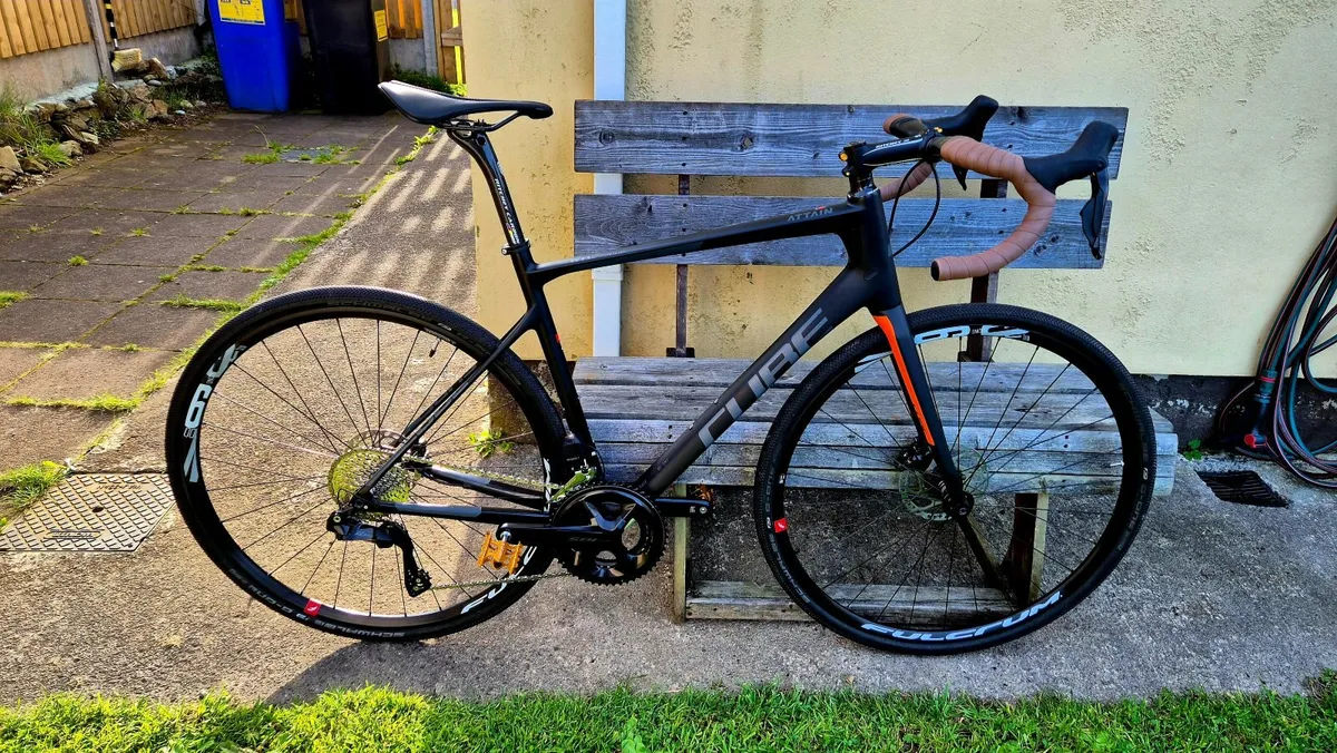 Carbon Cube Attain endurance road bike 105 di2 - Image 1