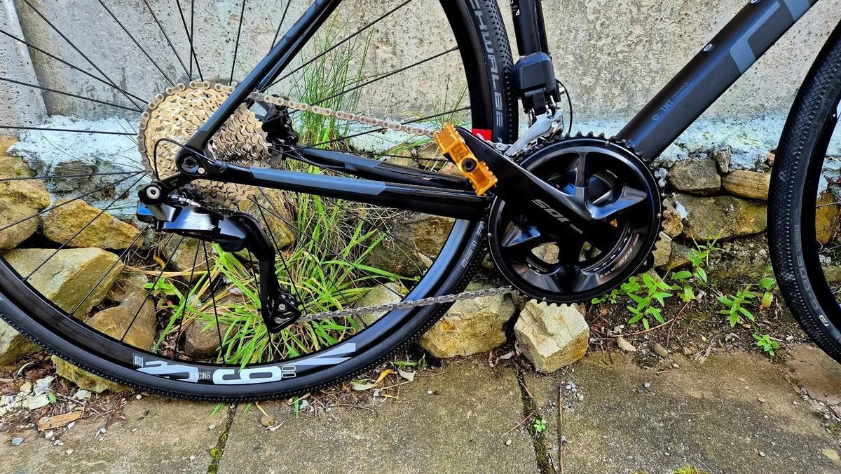 Carbon Cube Attain endurance road bike 105 di2 - Image 2