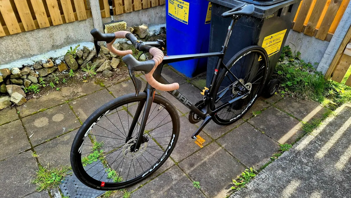 Carbon Cube Attain endurance road bike 105 di2 - Image 3