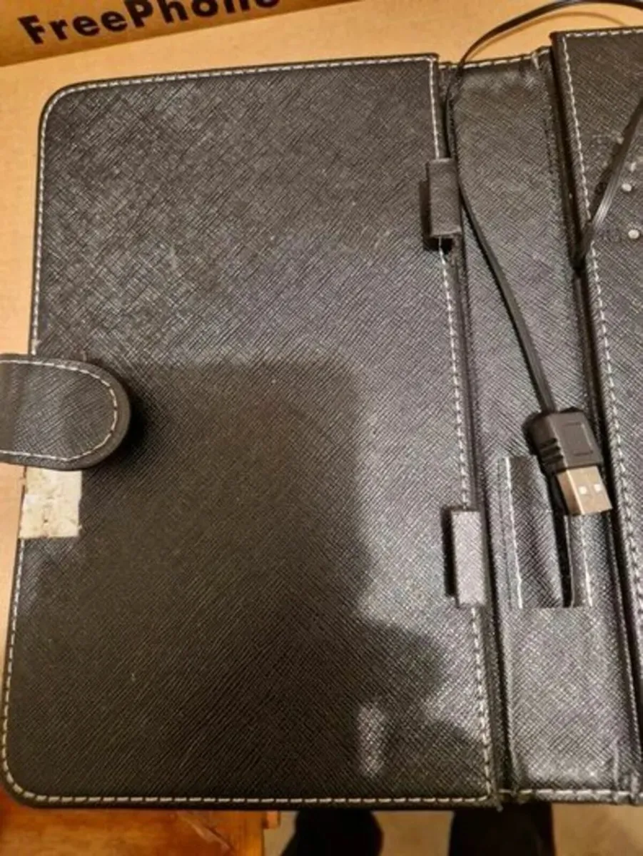 NEW Tablet Case with USB Keyboard and Stand - Image 3