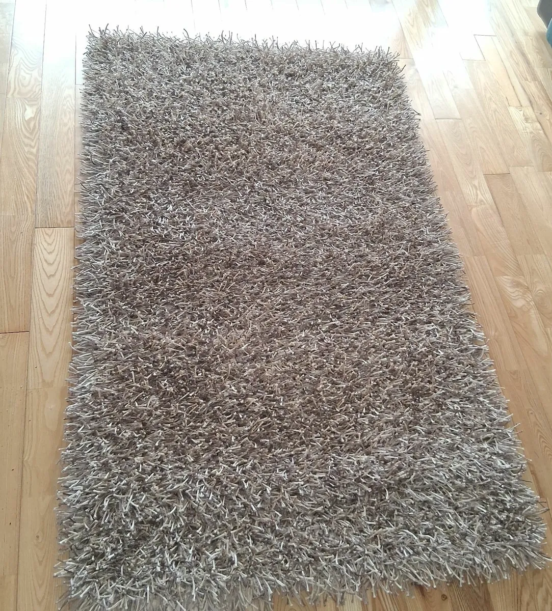 Coffee tables and large sitting/living room rug - Image 4