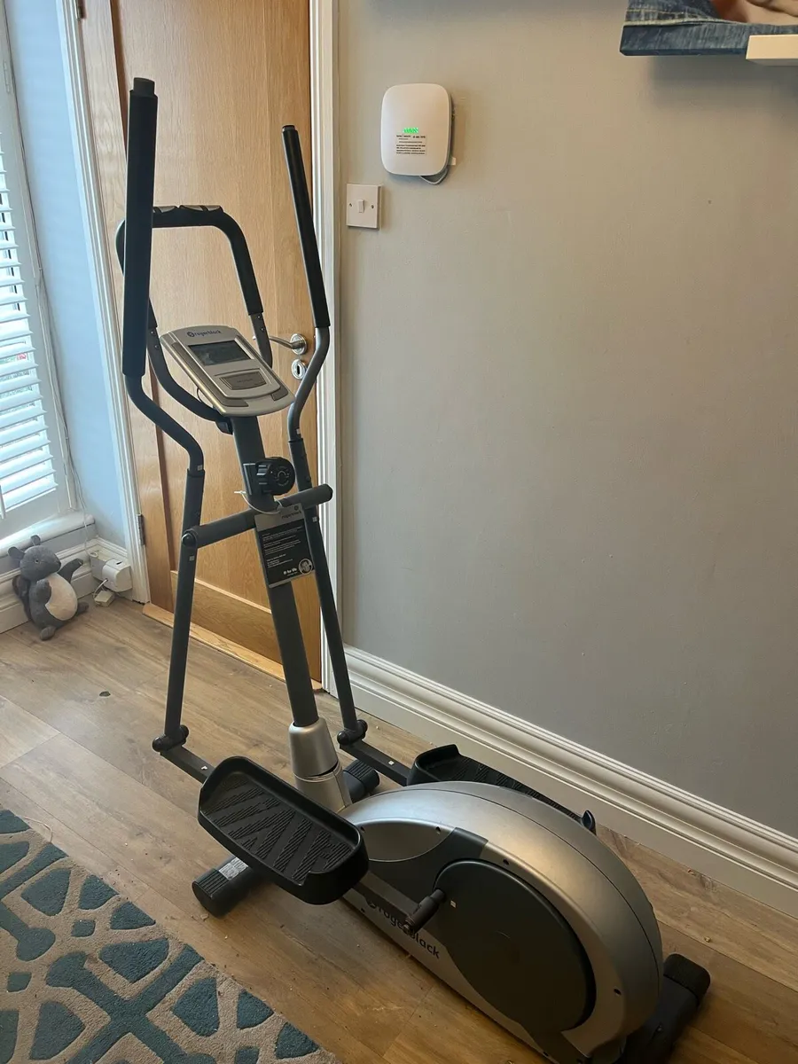 Cross trainer - Image 1