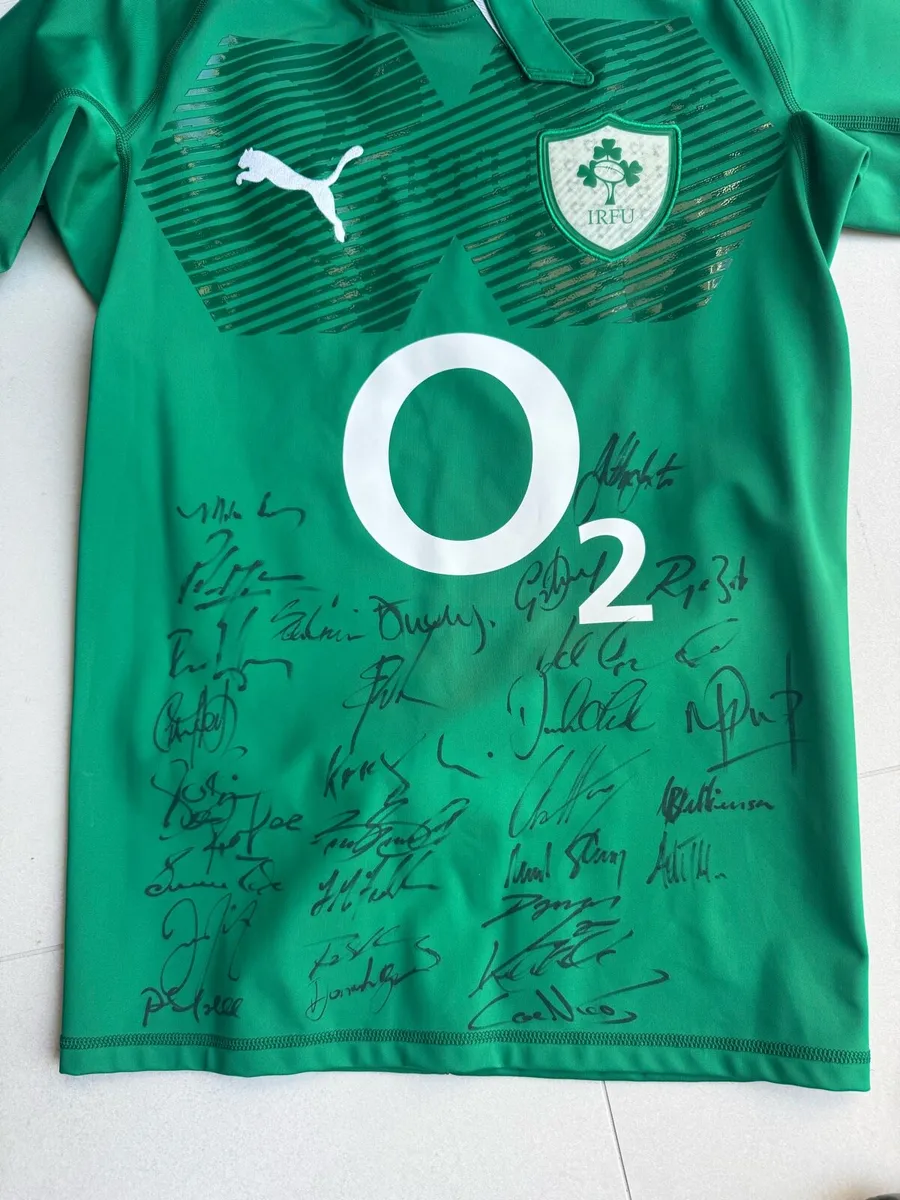 2011 2012 Ireland HomeJersey Signed by squad - Image 1