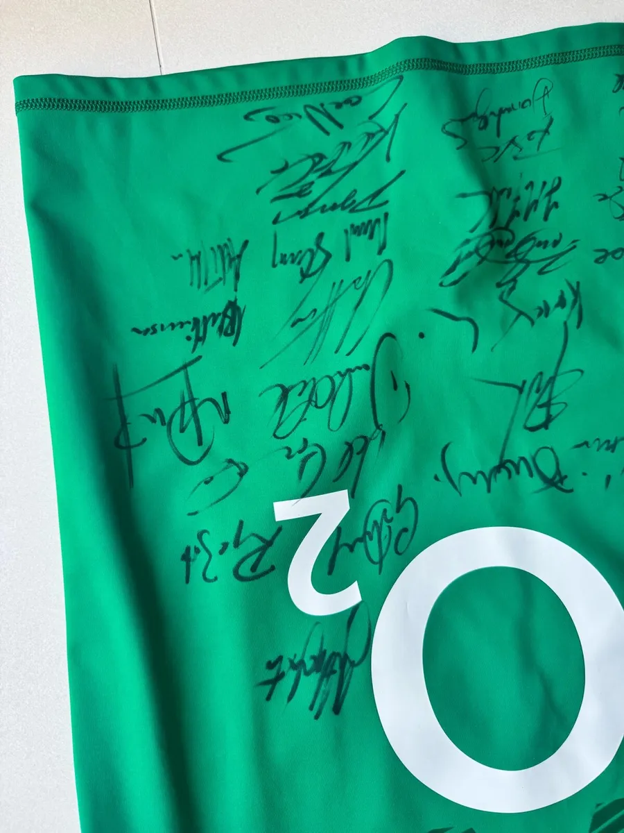 2011 2012 Ireland HomeJersey Signed by squad - Image 4