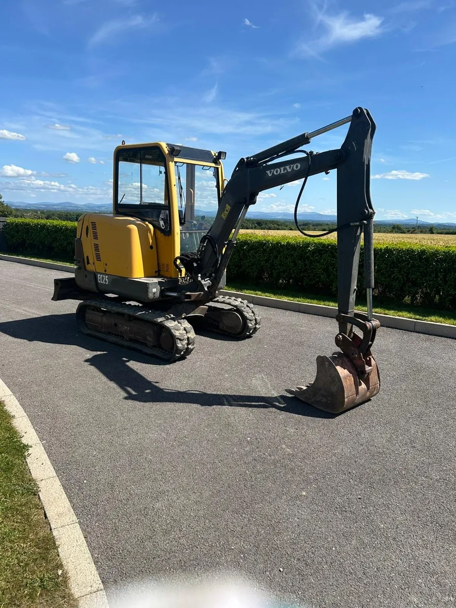 Volvo mini digger - Image 3