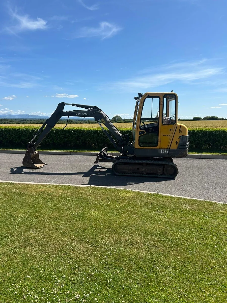 Volvo mini digger - Image 4
