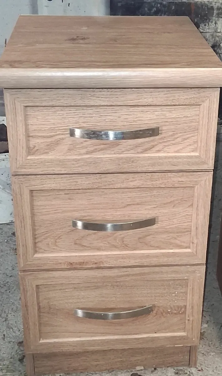 Bedroom furniture - Image 2