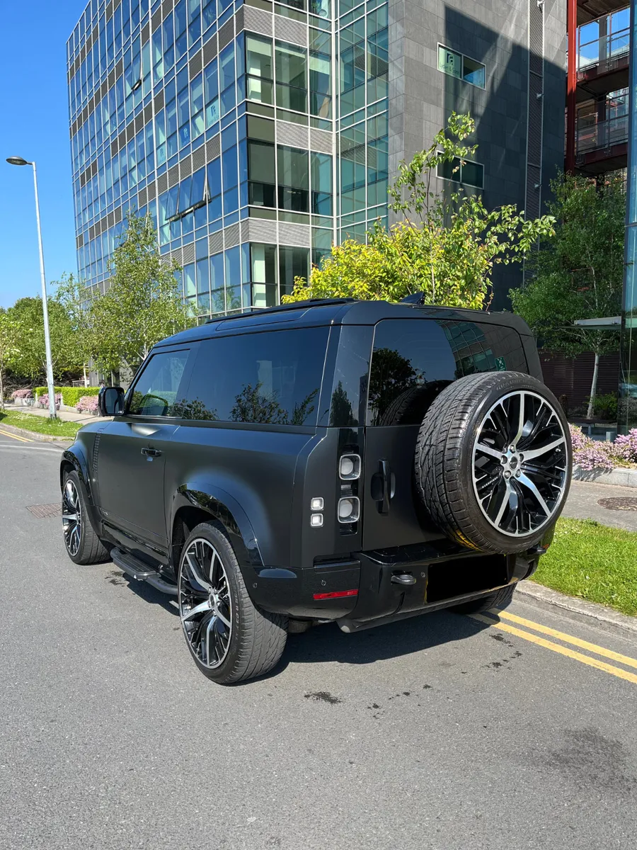 2021 Land Rover Defender 90 P400 X-Dynamic Hse - Image 3