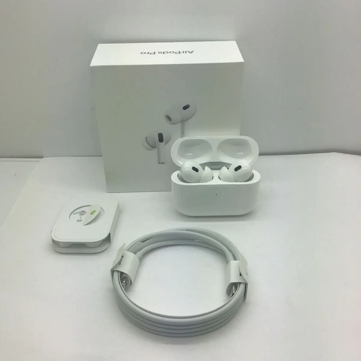 Apple AirPods Pro (2nd gen.) with MagSafe Case (USB-C)
